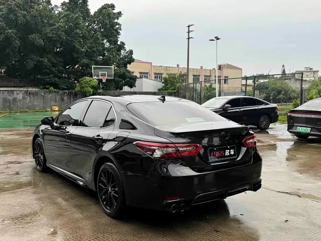 Toyota Camry — фото 6