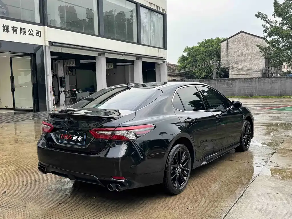 Toyota Camry — фото 7