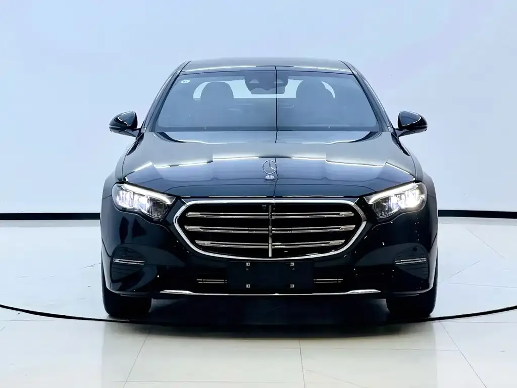 Mercedes-Benz E-Class — фото 1