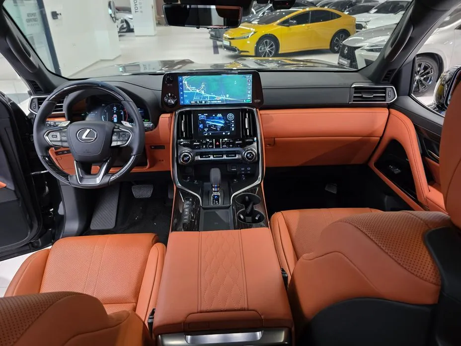Lexus LX — фото 10