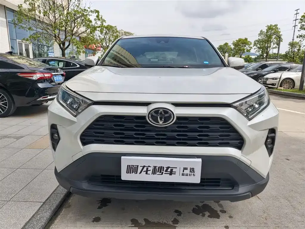 Toyota RAV4 — фото 4