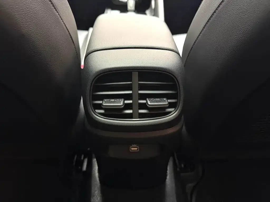 Hyundai Elantra — фото 8