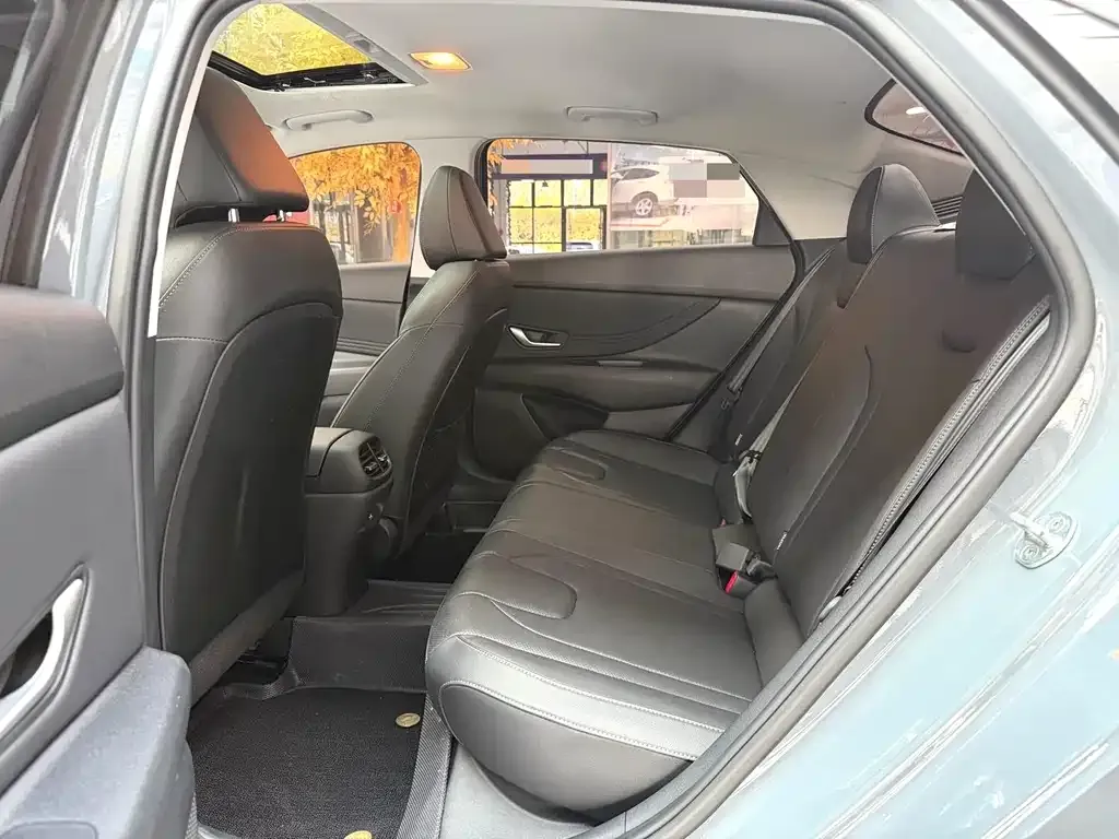 Hyundai Elantra — фото 3
