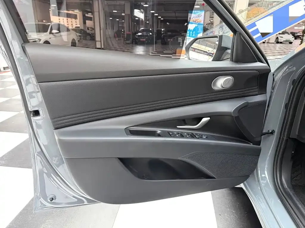 Hyundai Elantra — фото 10