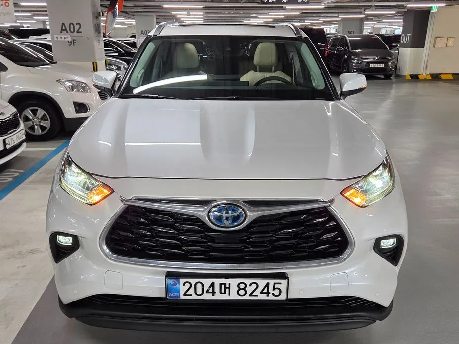 Toyota Highlander — фото 1