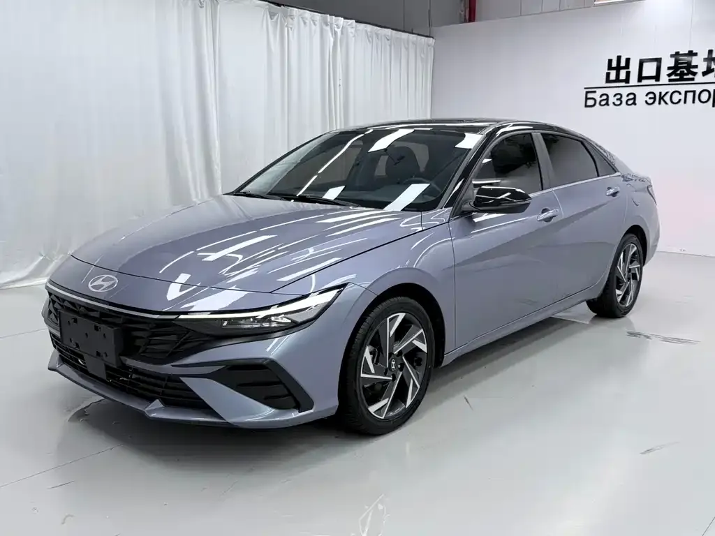 Hyundai Elantra — фото 1