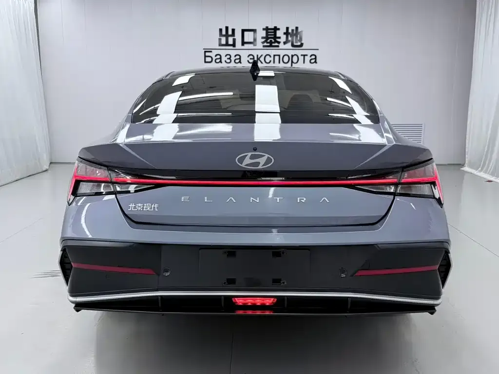 Hyundai Elantra — фото 2