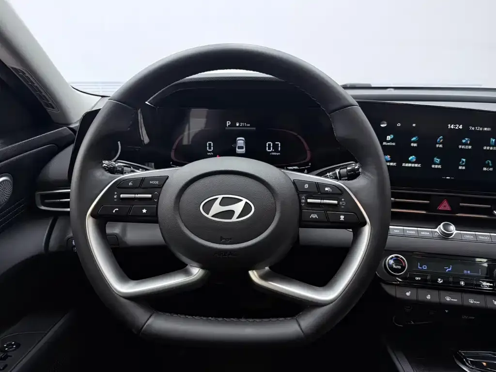 Hyundai Elantra — фото 8