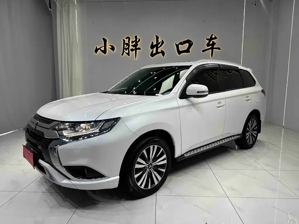 Mitsubishi Outlander — фото 1