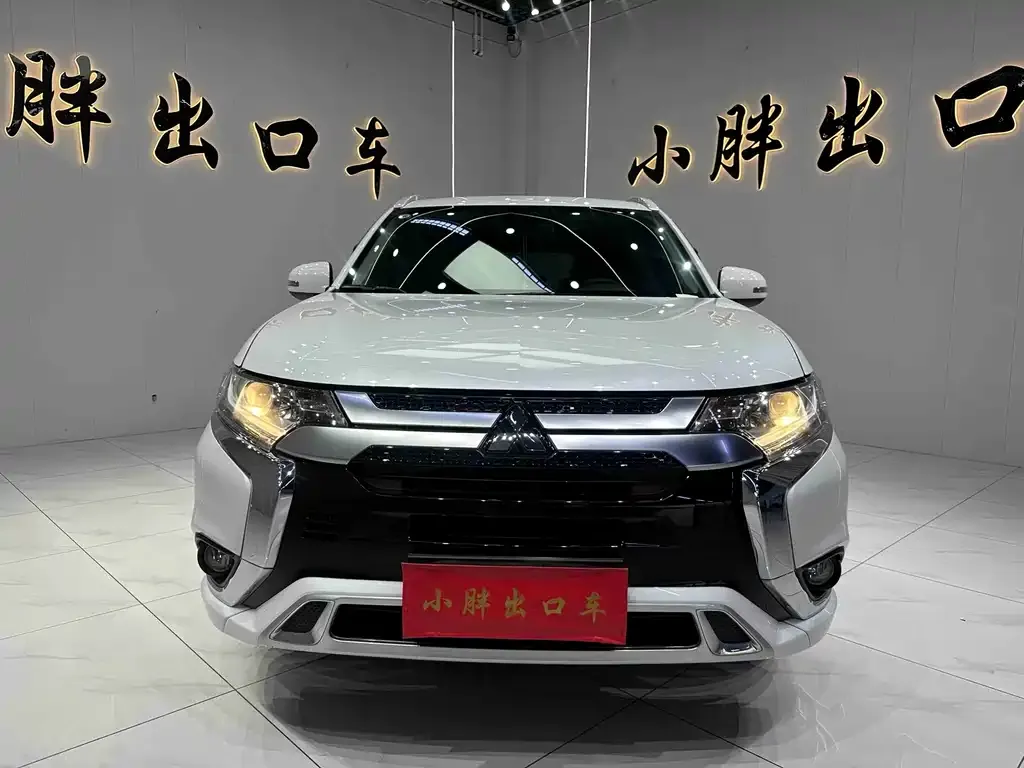 Mitsubishi Outlander — фото 7