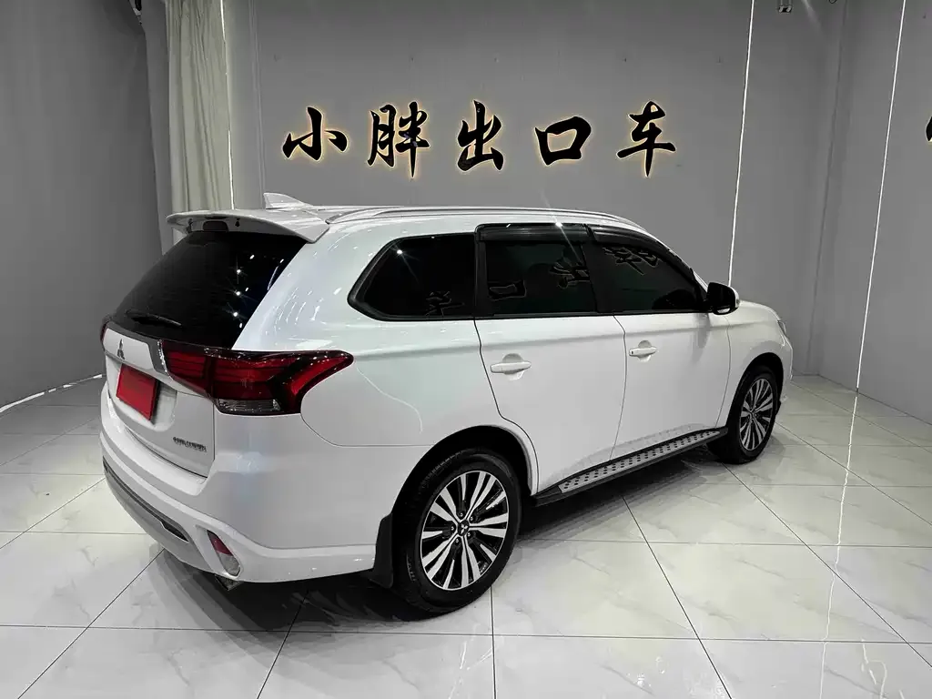 Mitsubishi Outlander — фото 6