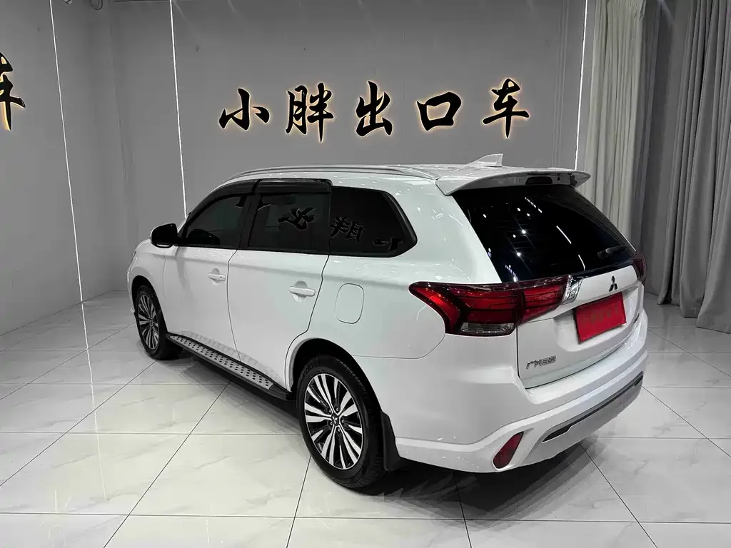 Mitsubishi Outlander — фото 4