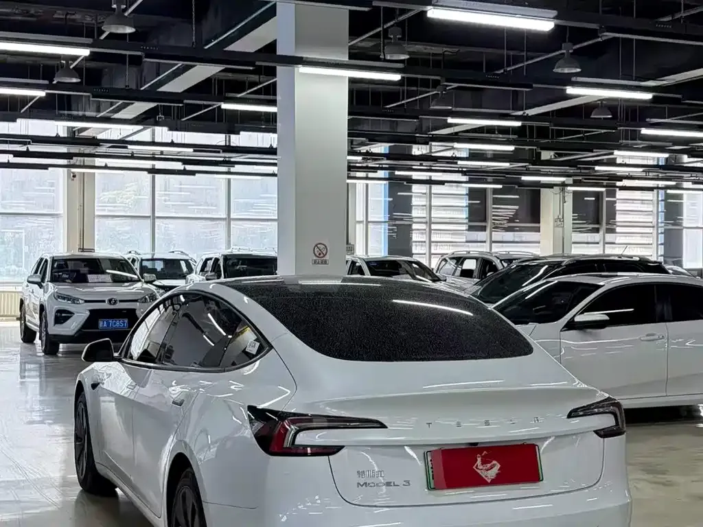 Tesla Model 3 — фото 3