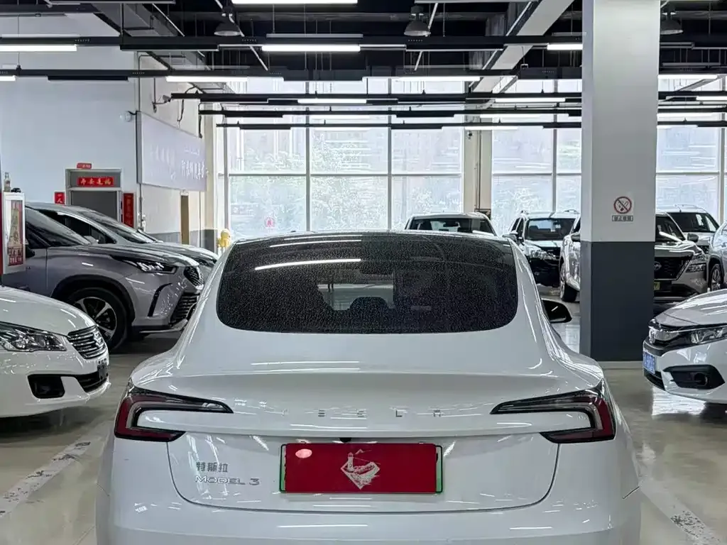 Tesla Model 3 — фото 6