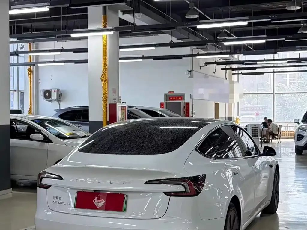 Tesla Model 3 — фото 5