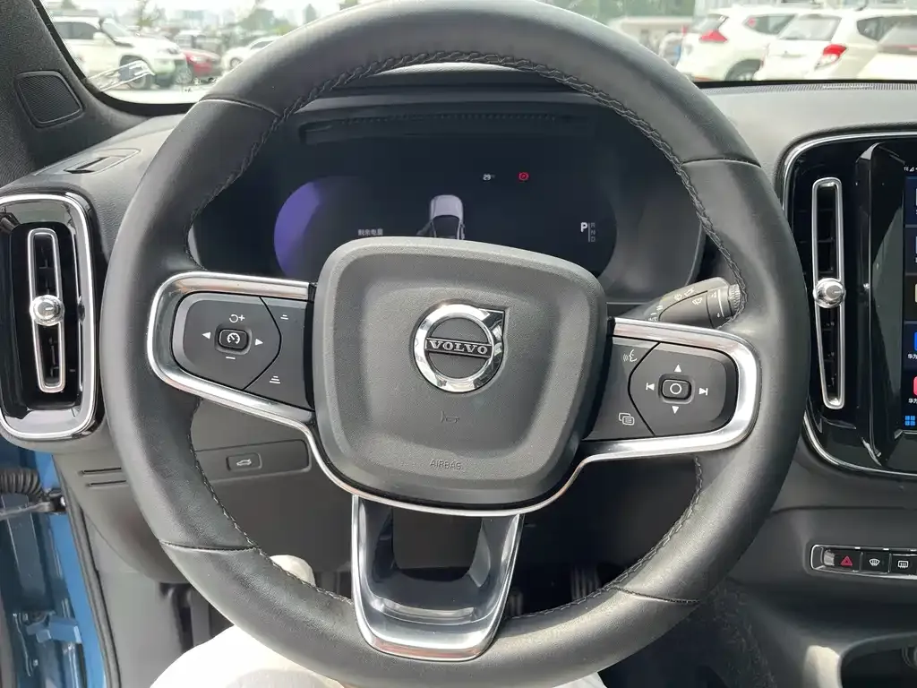 Volvo C40 — фото 7