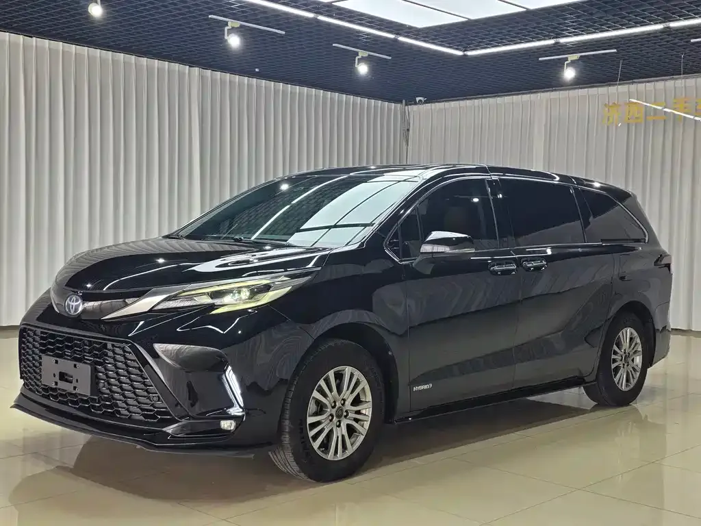 Toyota Sienna — фото 1