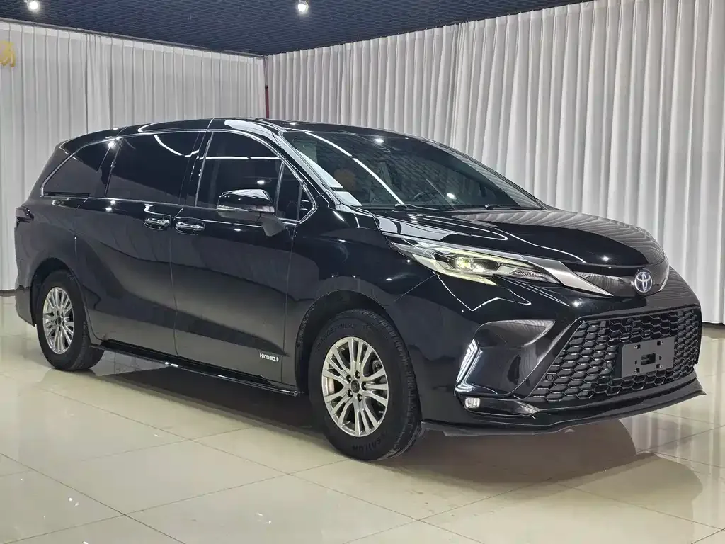 Toyota Sienna — фото 3