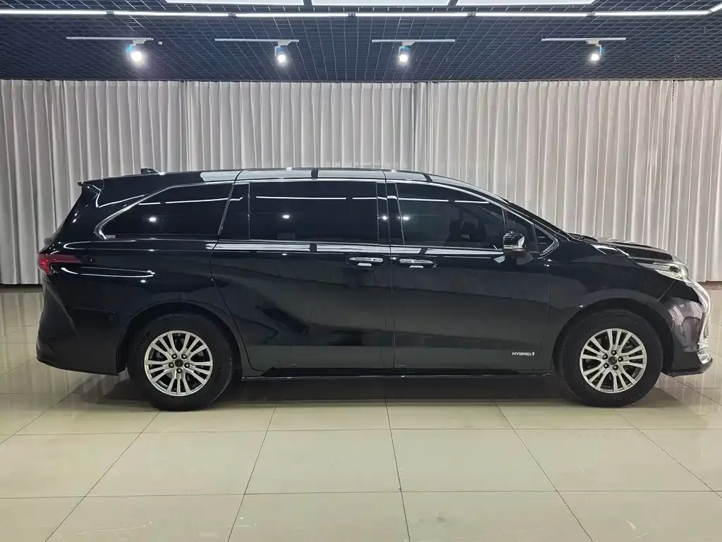 Toyota Sienna — фото 2