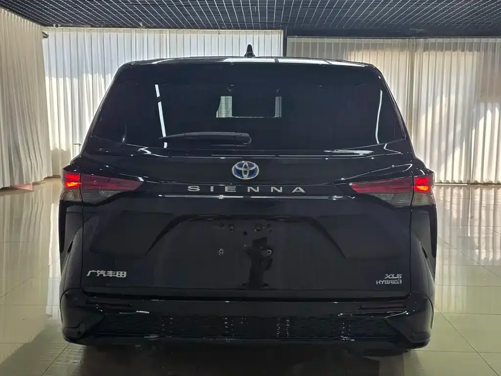 Toyota Sienna — фото 7