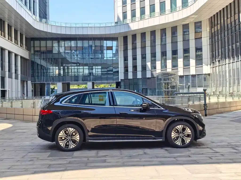 Mercedes-Benz EQE SUV — фото 10