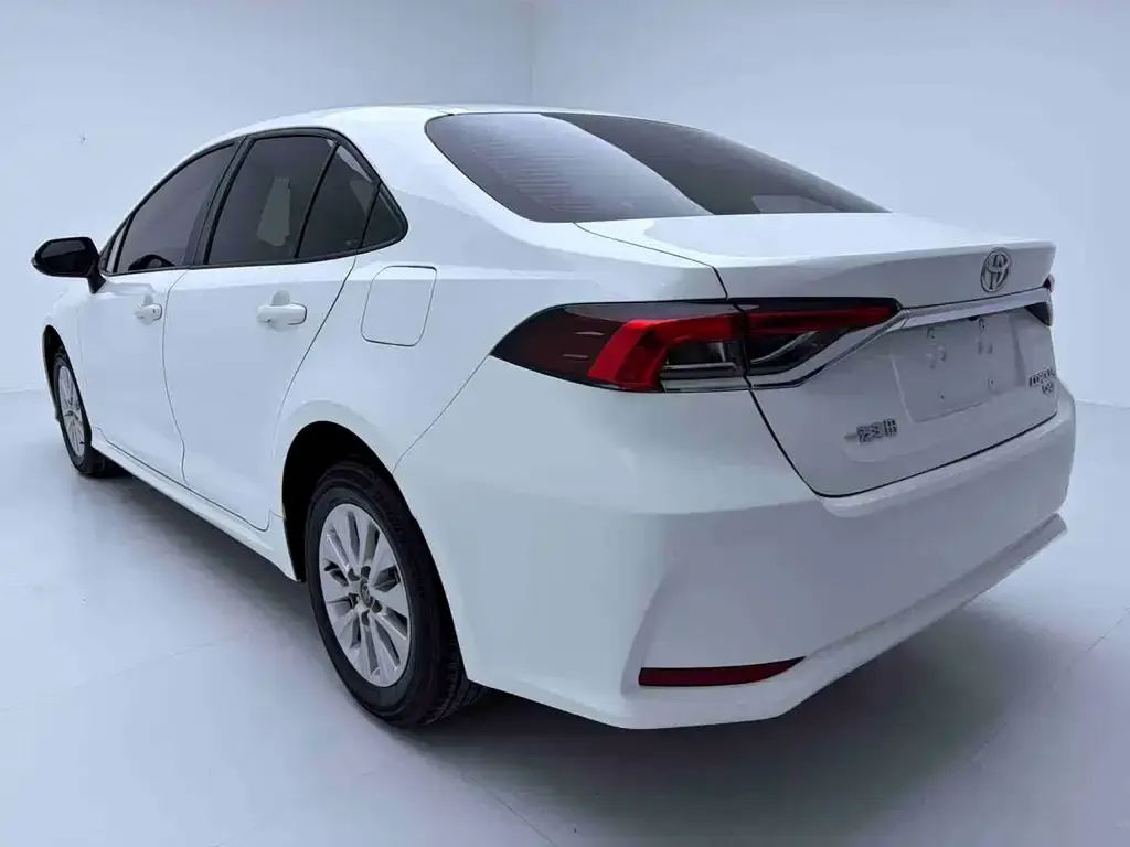 Toyota Corolla — фото 7