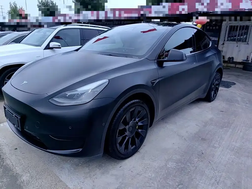 Tesla Model Y — фото 1