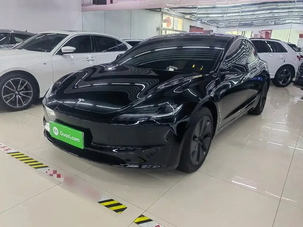 Tesla Model 3 — фото 1
