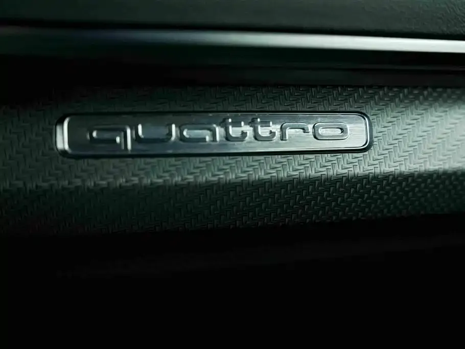 Audi Q5L — фото 10
