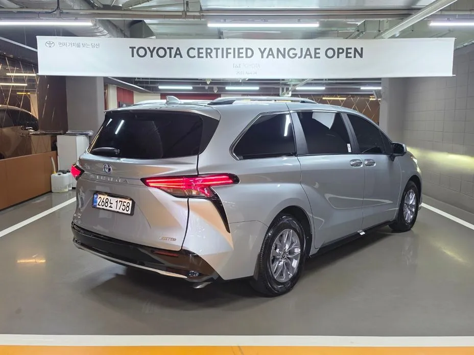 Toyota Sienna — фото 2