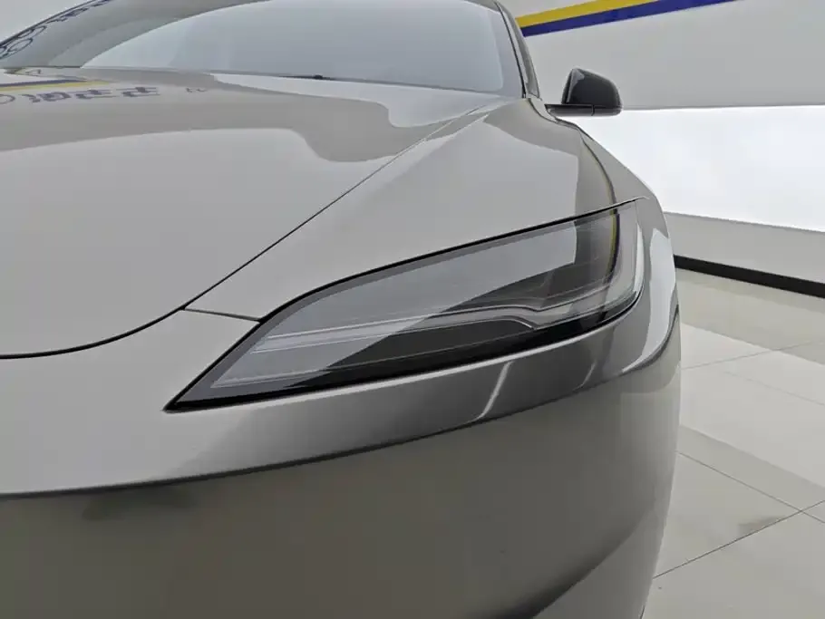 Tesla Model 3 — фото 7