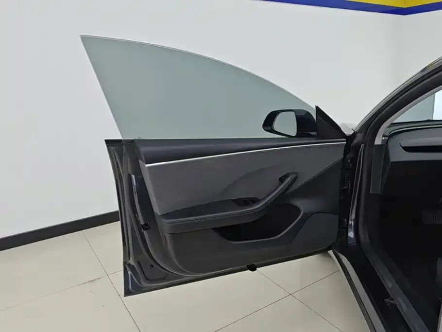 Tesla Model 3 — фото 10