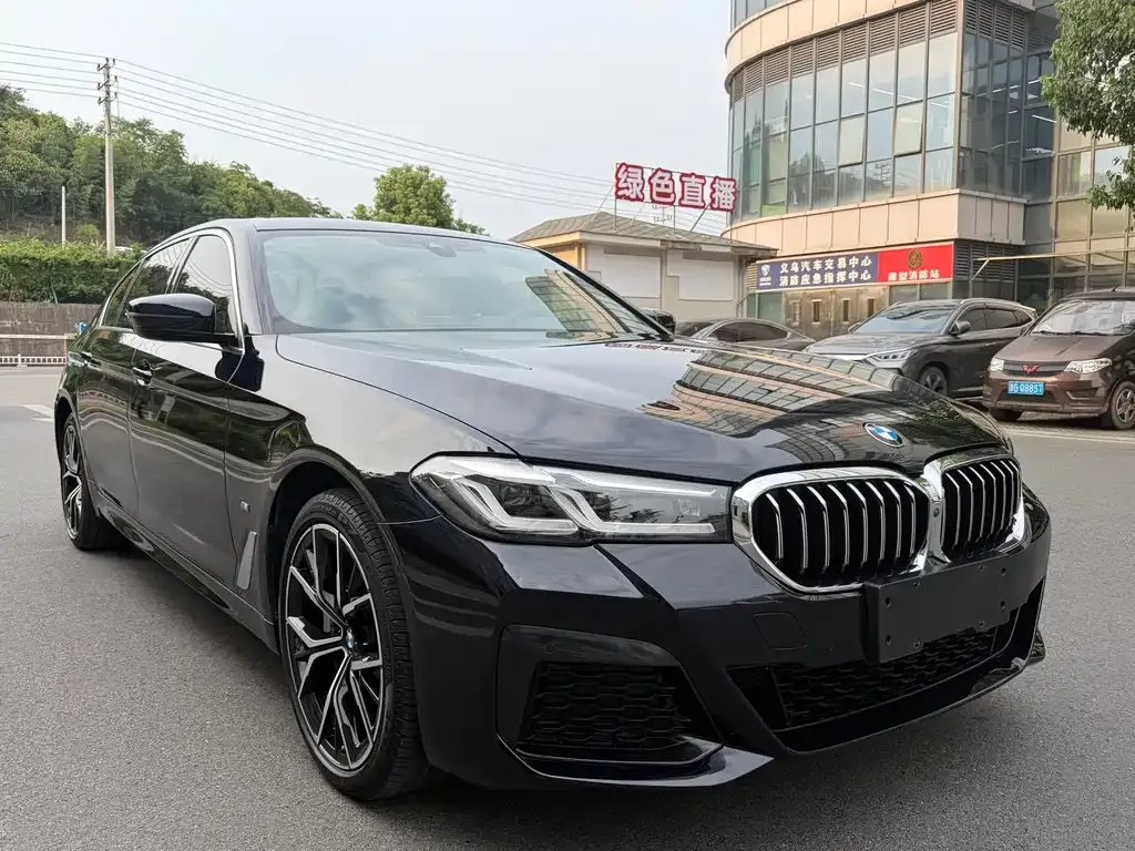 BMW 5 Series — фото 10