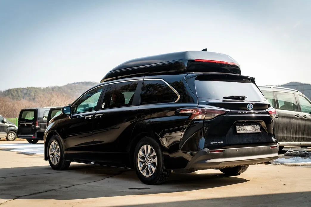 Toyota Sienna — фото 9