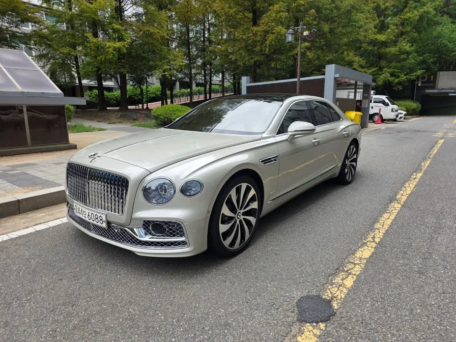 Bentley Flying Spur — фото 7