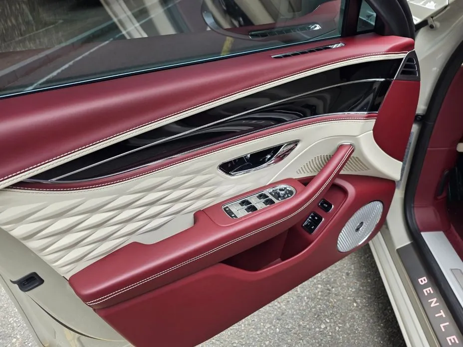 Bentley Flying Spur — фото 10