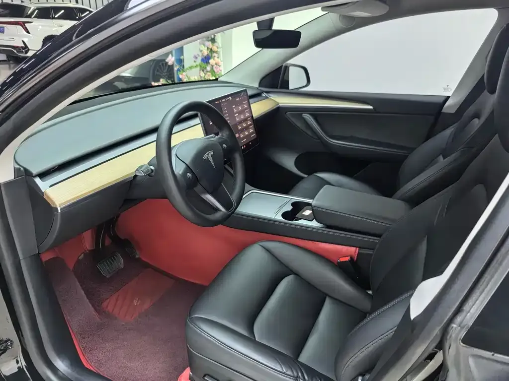Tesla Model Y — фото 7