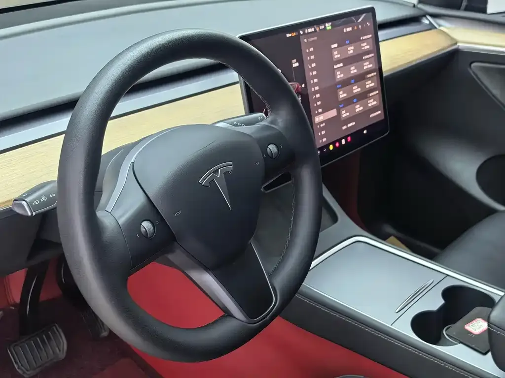 Tesla Model Y — фото 6