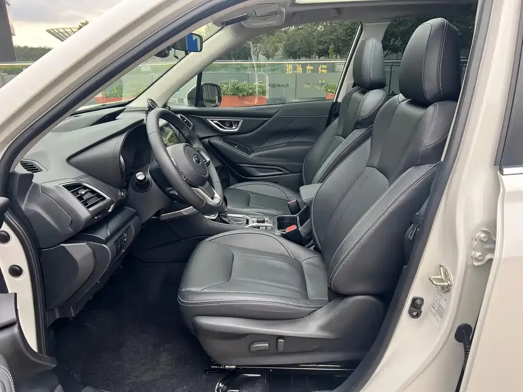Subaru Forester — фото 2