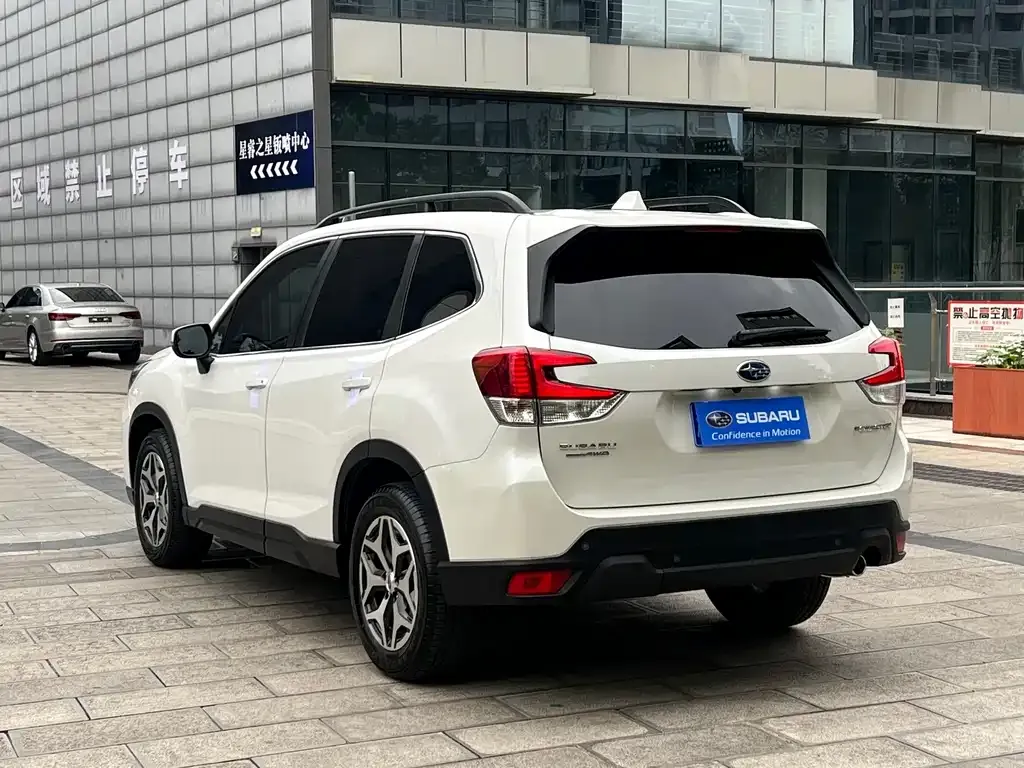 Subaru Forester — фото 4