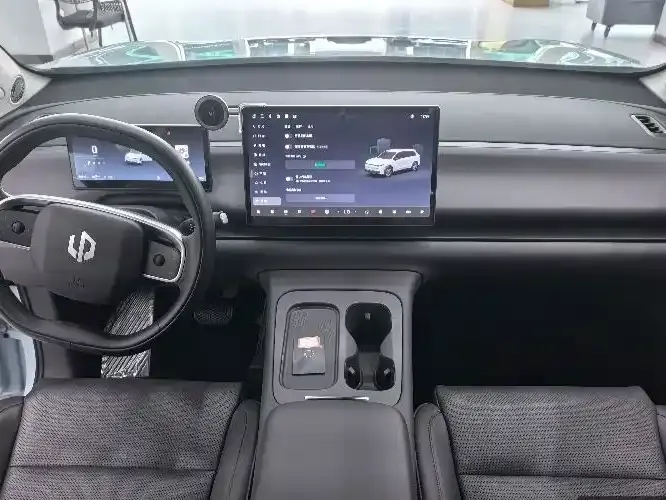 Leapmotor C10 — фото 3