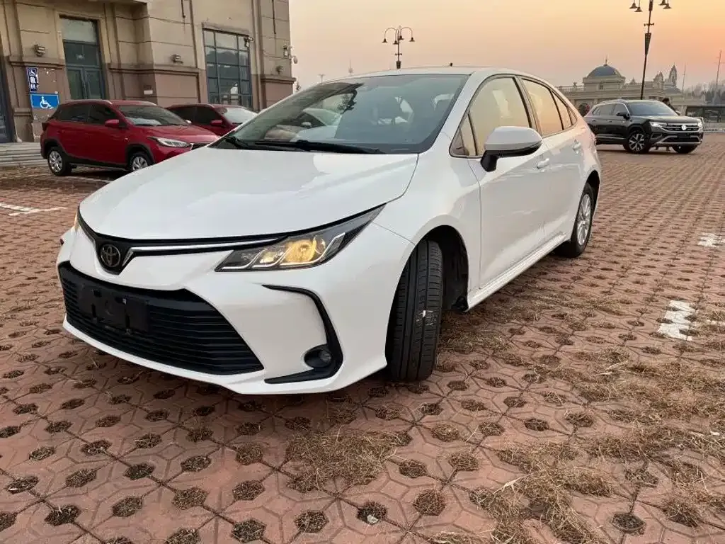 Toyota Corolla — фото 1
