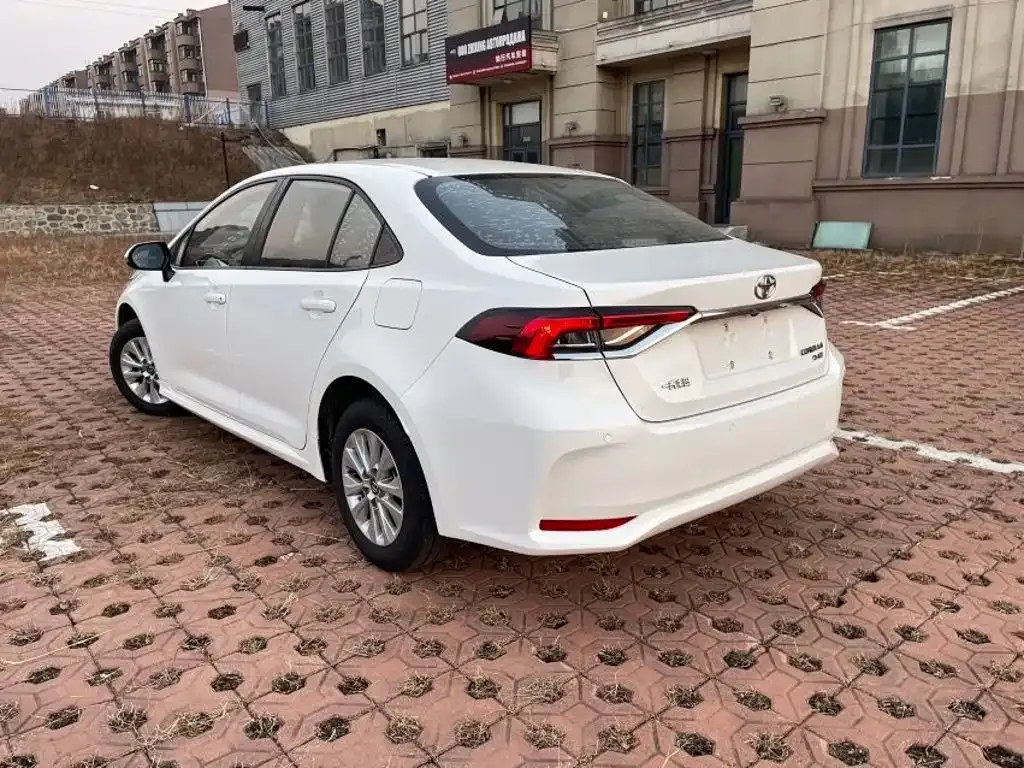 Toyota Corolla — фото 6