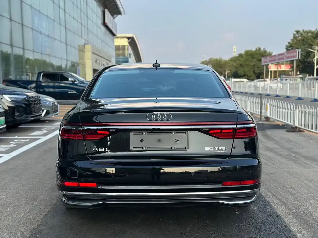 Audi A8 — фото 5
