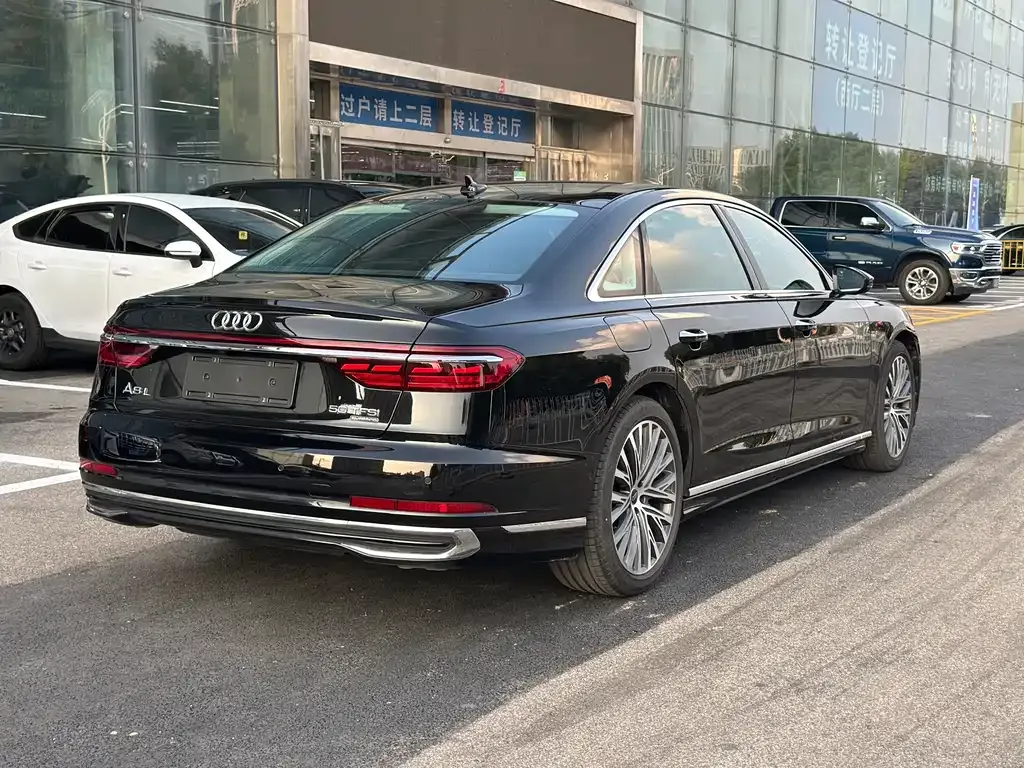 Audi A8 — фото 9
