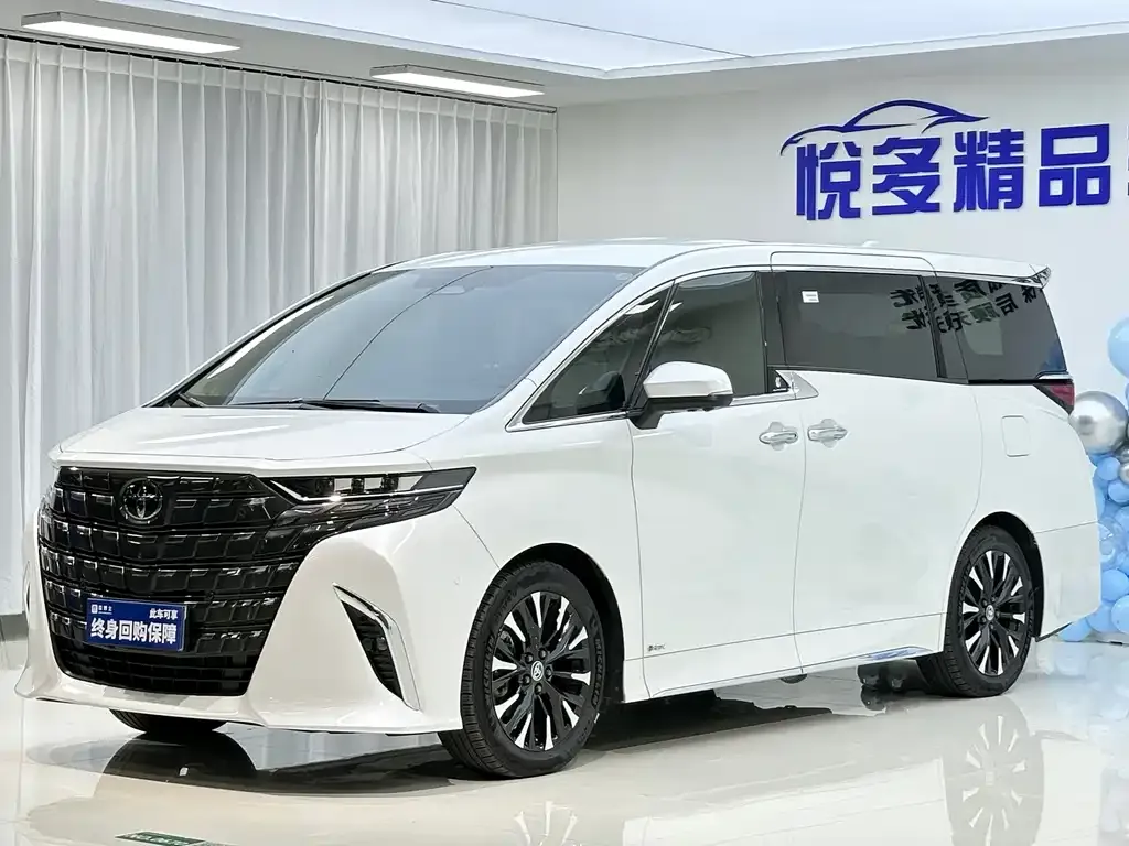 Toyota Alphard — фото 1