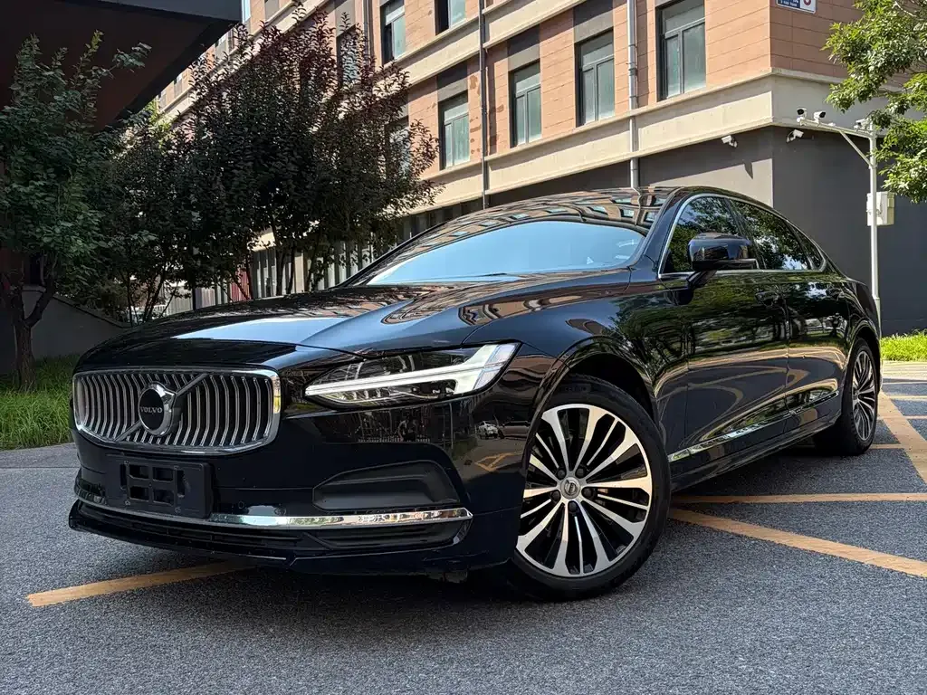 Volvo S90 — фото 1