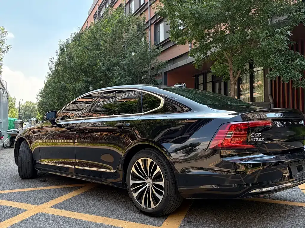 Volvo S90 — фото 3