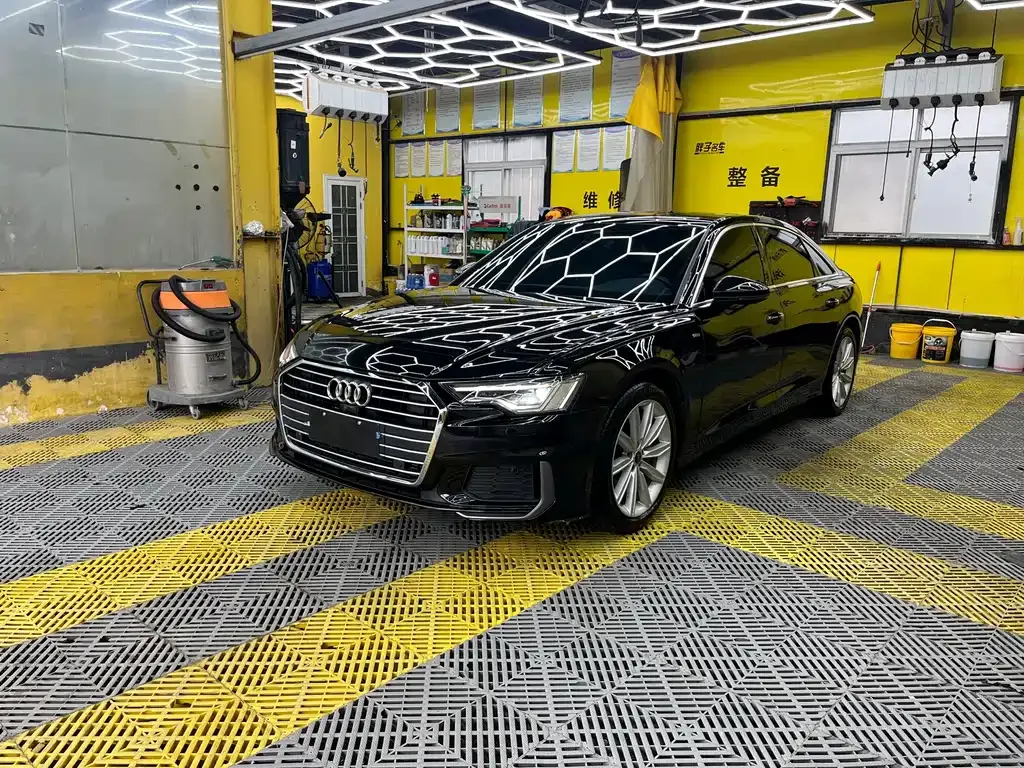 Audi A6L — фото 1