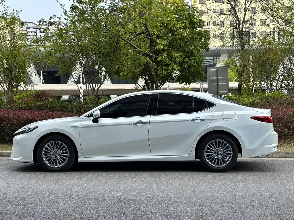Toyota Camry — фото 10